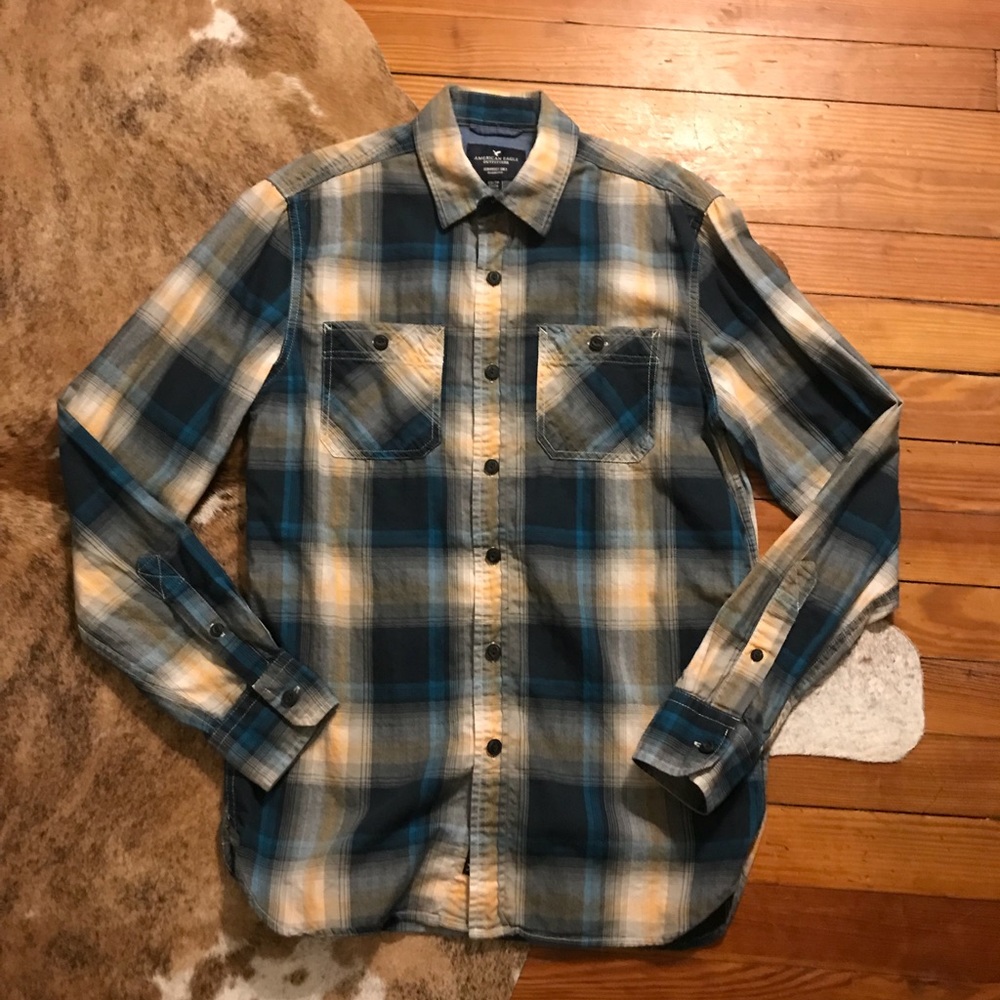 Super soft 🐰 plaid button down shirt